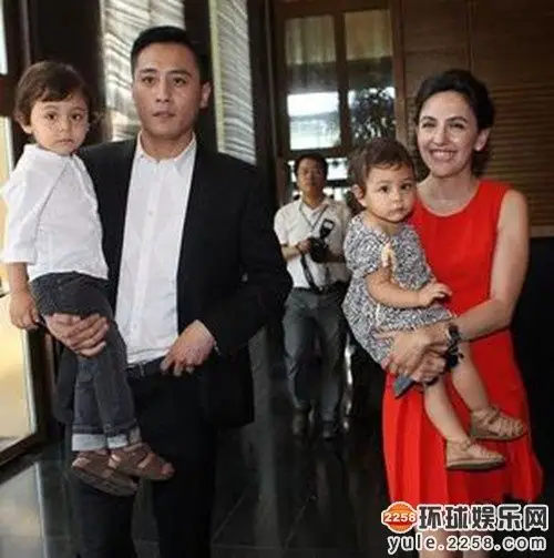 张铁林洋女儿真容首曝光  wbr alt=