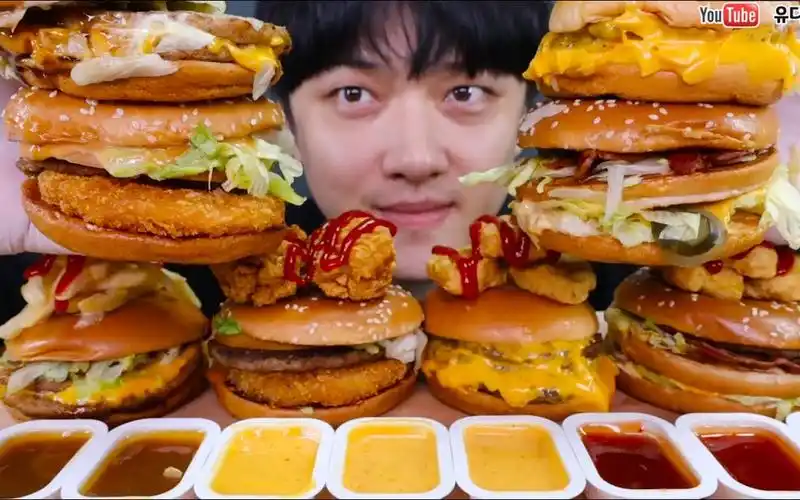 【udt小哥】麦当劳新品芝士汉堡 大口吃真过瘾 韩国大胃王吃播