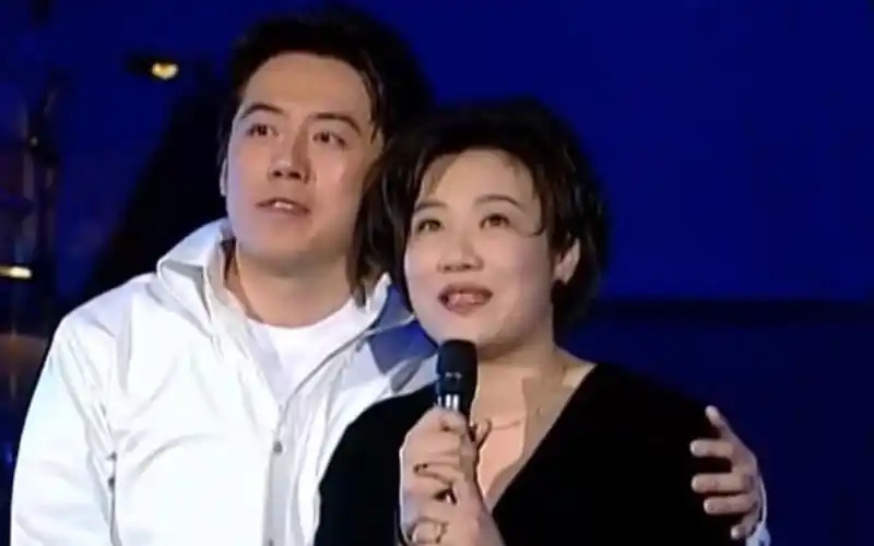 十一郎张宇不愧是乐坛神仙眷侣,这歌火了20年,堪称婚礼必哭神曲_哔哩