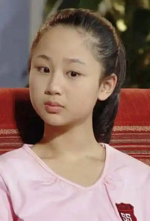 饰演《家有儿女》夏雪,成立了文化传媒公司,杨紫经历了什么?