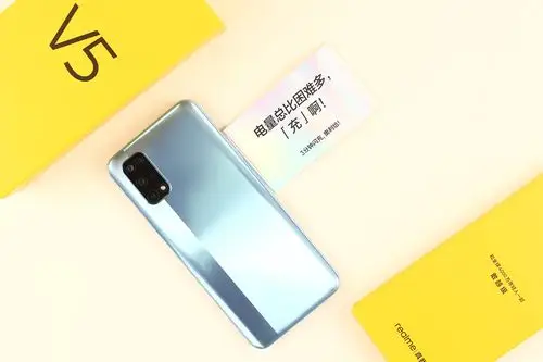 原创e开箱电量总比困难多快来看realmev5的颜值