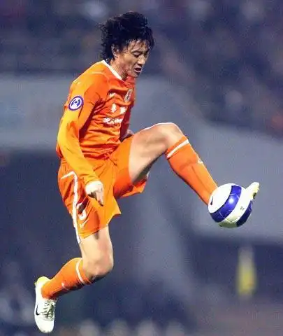 鲁能第一左后卫!三条线通吃的悍将 图巴为他宁浪费一个换人名额