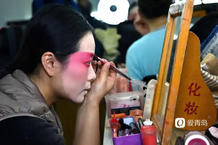 戏曲化妆之"贴片子".