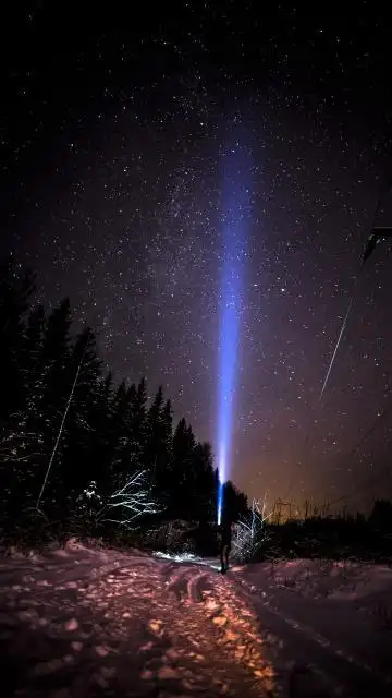 抖音黑夜里的一束光