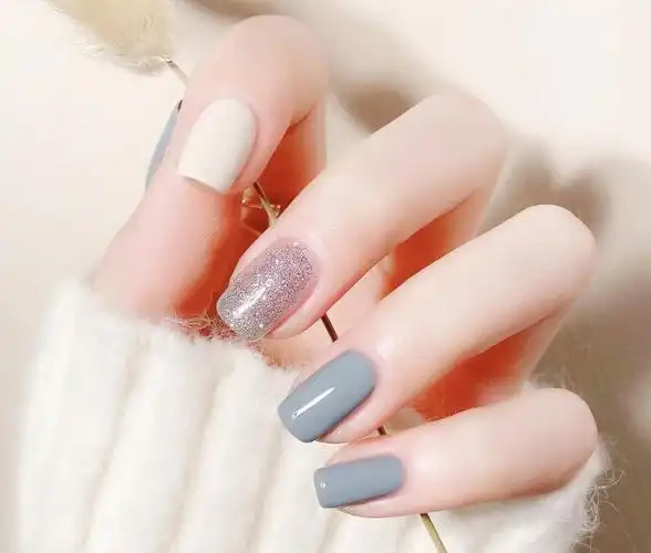 秋冬小清新跳色显白美甲