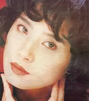 岳翎写真-300x342.13k.-明星写真馆n63.com