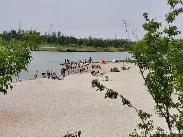 沣河金湾白沙滩一孩子们的游乐场