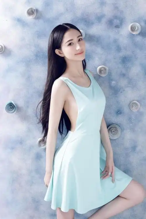 蓝心妍,以火辣诱人的身材和完美的颜值,成为时尚界的宠儿