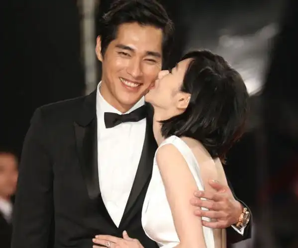 大s前任蓝正龙憔悴现身,亲证已离婚!