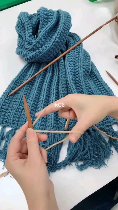 围巾织法简单容易学的双相思扣围巾送给男朋友当礼物保准他喜欢
