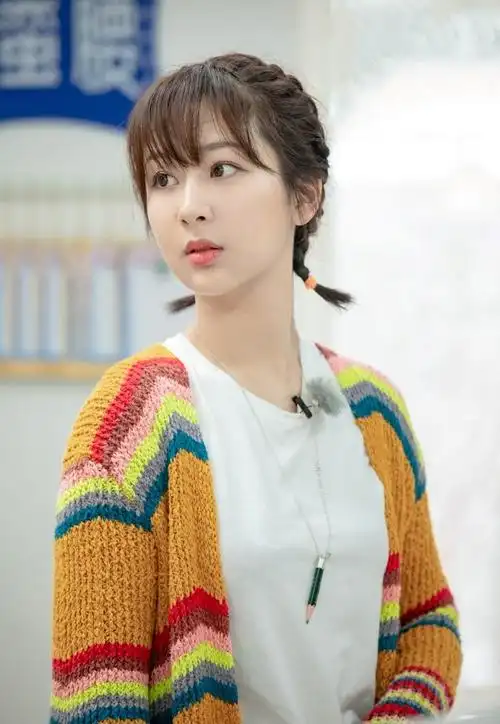 杨紫人气飙升,成新晋"短发教科书"?