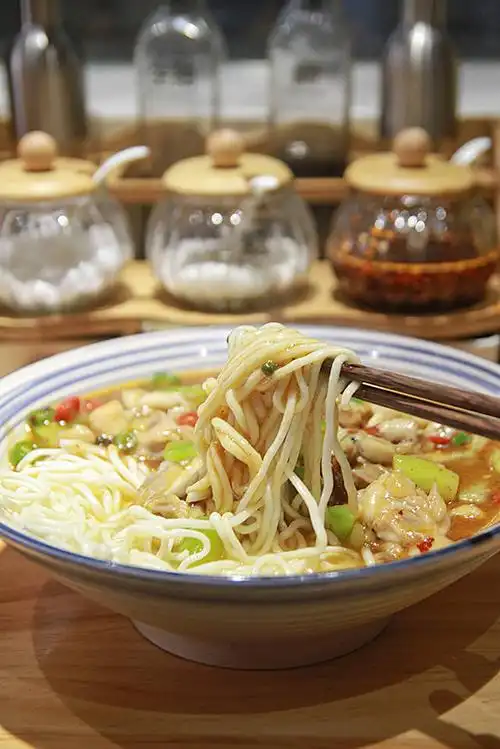 大碗面的酣畅,来自浇堂面铺-美食频道-手机搜狐