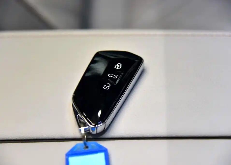 大众新款途昂实车亮相,车身再加长配发光logo,钥匙更有质感