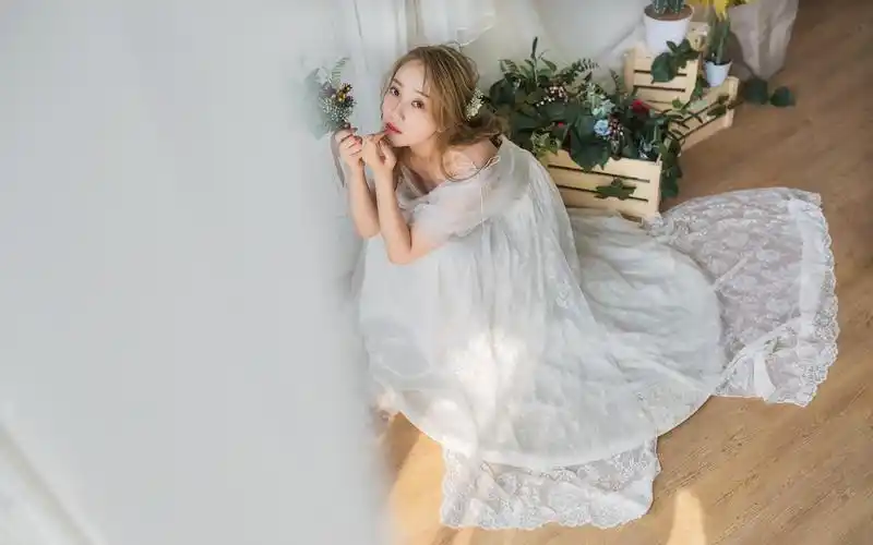 优雅气质美女婚纱写真图片桌面壁纸