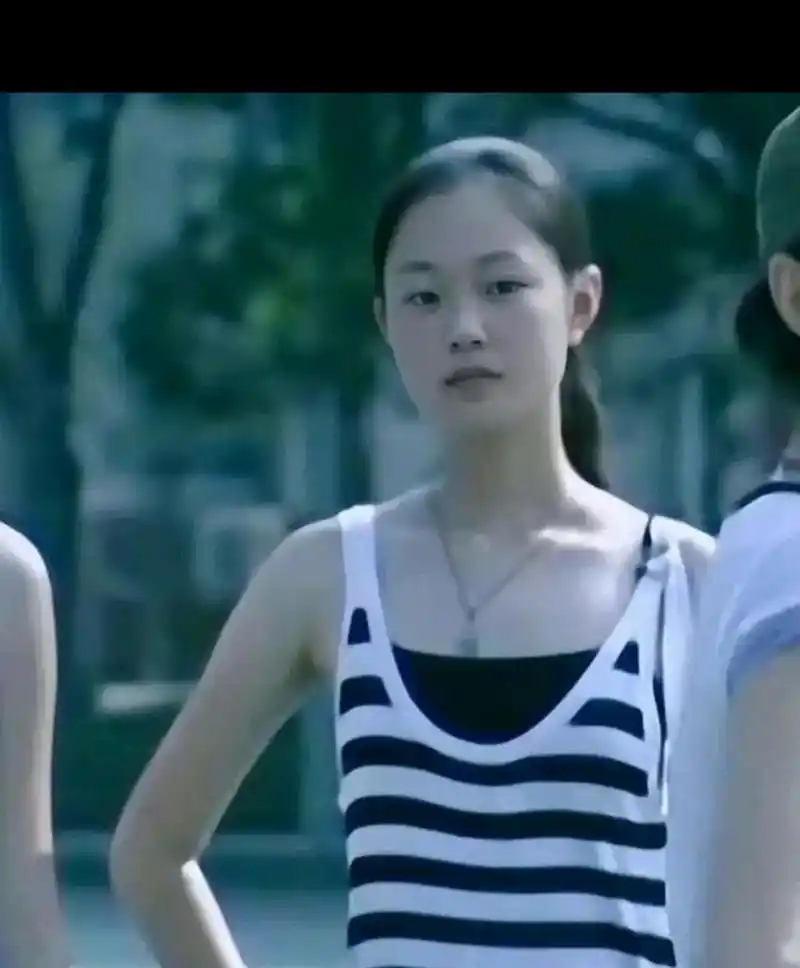 高中时期的宋轶[笑哭]