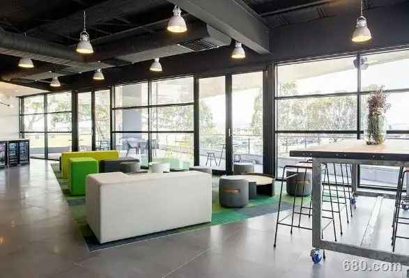 求这张蜡笔小新牵手图的另一半