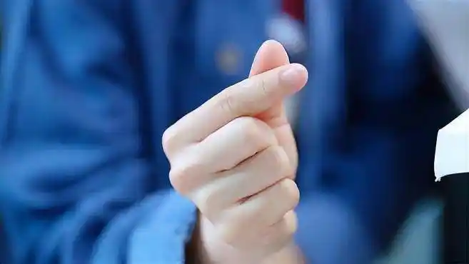 暗格里的秘密:丁羡偷偷比心斯越,太甜了!徐梦洁小胖手太可爱!