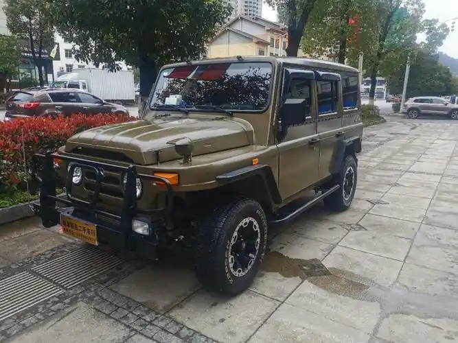 铜仁2020年6月北汽制造bj2122020款24t方门硬顶绿色手动挡