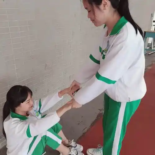 高二六班叶玉媛 帮助同学