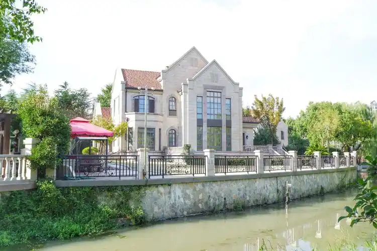 上海一公园内是豪宅别墅,免费对游客开放,奢华如庄园