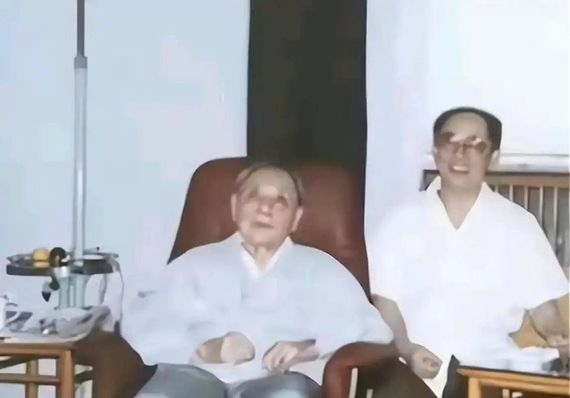 王瑞林作为邓公的机要秘书,与其共事长达30多年.