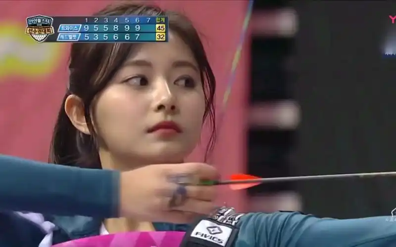 偶像运动会周子瑜vs裴珠泫cut射箭女神弹无虚发一颦一笑像极了爱情