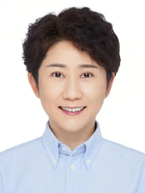 退休证照片对比一下是不是修的有点过啊