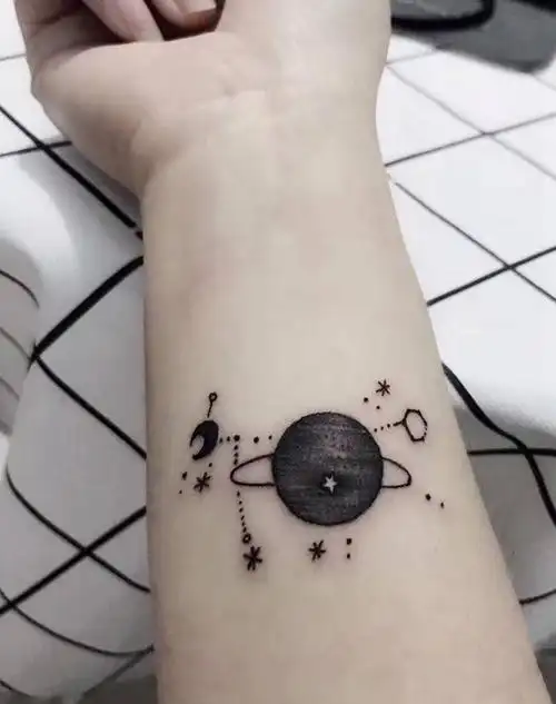 星球纹身图片_手臂腿部点刺几何纹身图案