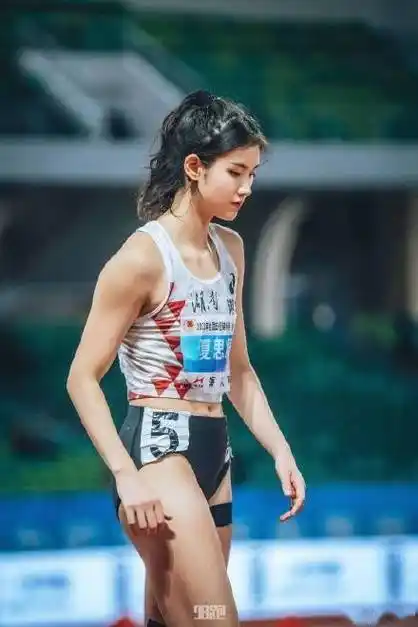 夏思凝女子百米跨栏夺冠_全国_比赛_训练