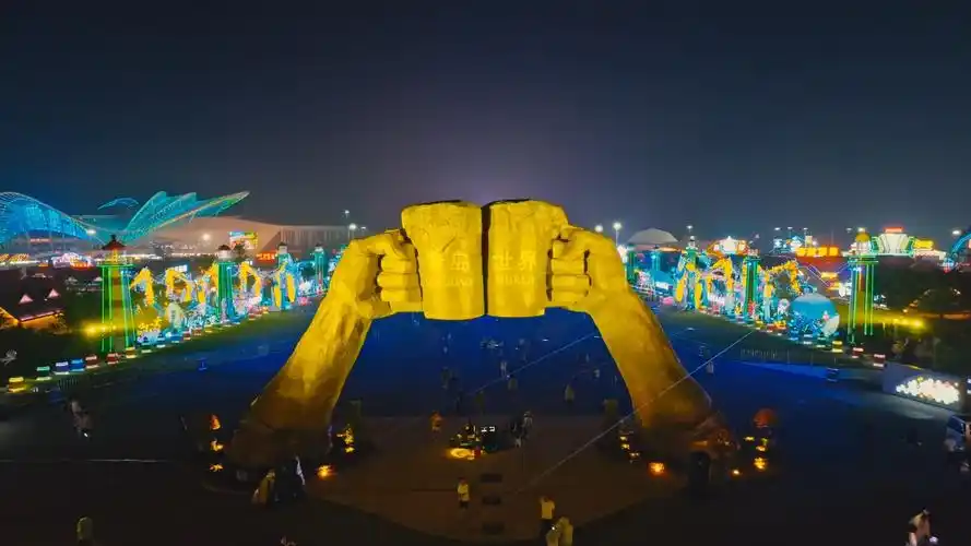 彩灯璀璨!解锁青岛西海岸新区金沙滩啤酒城园区视觉新体验