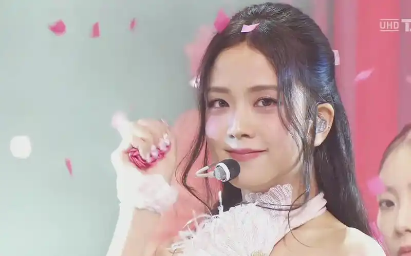 【4k】blackpink成员jisoo金智秀热单《flower》打歌舞台 科切拉舞台!