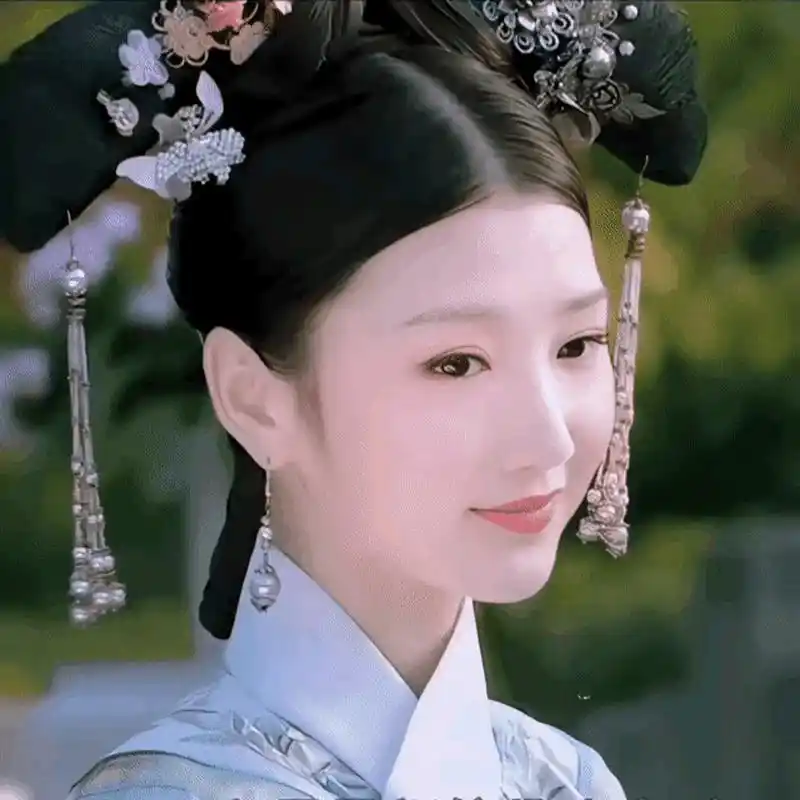 毛晓彤在甄嬛传里的扮相真的太美了,比她在其她古装剧的造型都要好看.