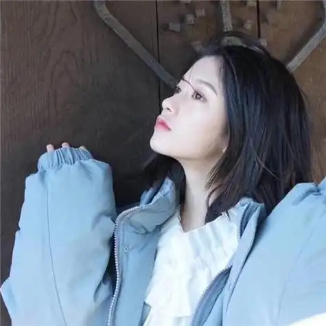 长发侧脸气质女神范女生头像咽下眼泪继续微笑