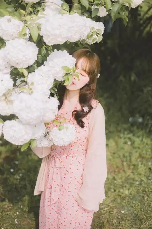 森系连衣碎花裙妹子唯美户外写真