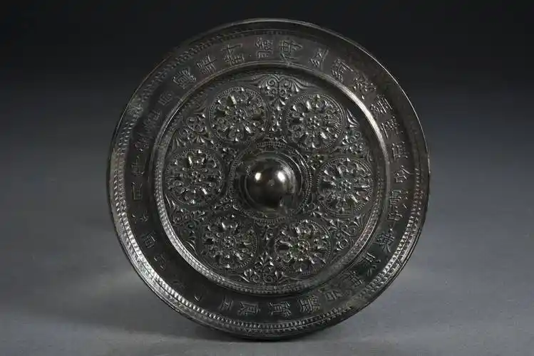 来这座博物馆,看"破镜重圆"_铜镜_武汉博物馆_馆藏
