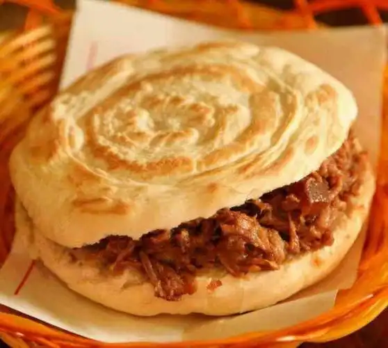 禾香腊汁肉夹馍