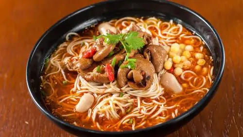 重庆小面之豪华肥肠面,彰显重庆特色小面的做法,来三碗都不够吃