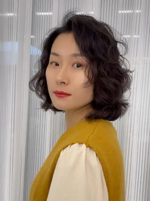 不挑脸型的齐肩法式烫发 15短发尴尬期救星 法式慵懒卷发 圆脸发型