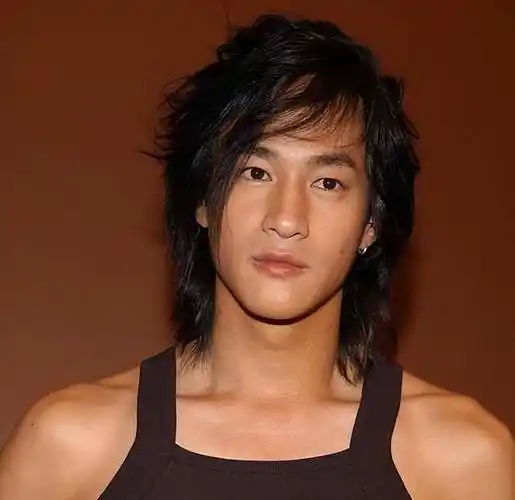 何润东:三次表白孙俪被拒,41岁娶柜姐为妻,恩爱多年无子也幸福_公司