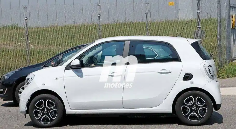 smart四门纯电动车路试谍照曝光,外观很q,续航154公里_搜狐汽车_搜狐