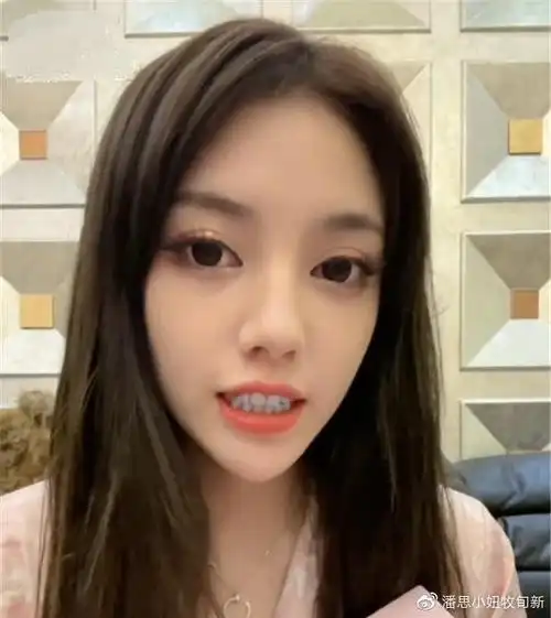 韩安冉前夫小猪向兜儿提亲晒女友童年旧照捏鼻子力破整容传闻