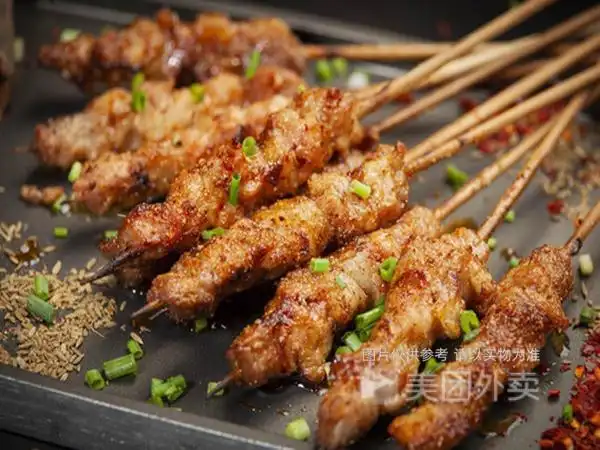 炭烤秘制猪肉串图片