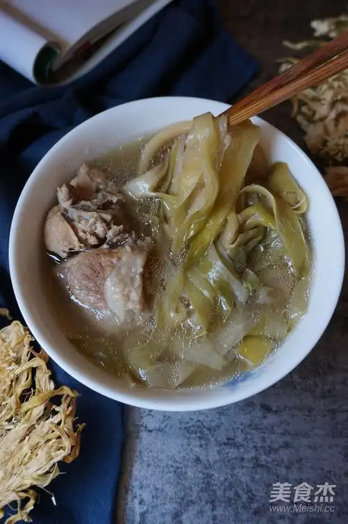 剑花猪骨汤的做法