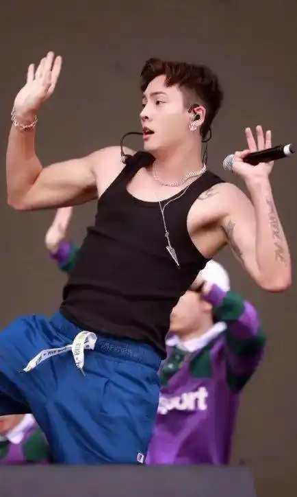 高温预警男明星们这边建议您无袖半永久