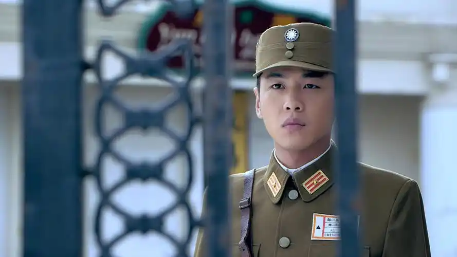 雪豹:张若昀德国毕业回国,当场被授予少校军衔,赶回南京与萧雅见面