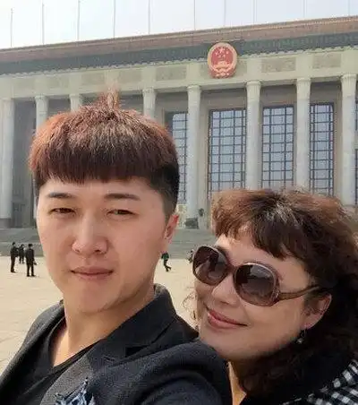 图演员李菁菁现任老公照片曝光揭秘与前夫的离婚真相