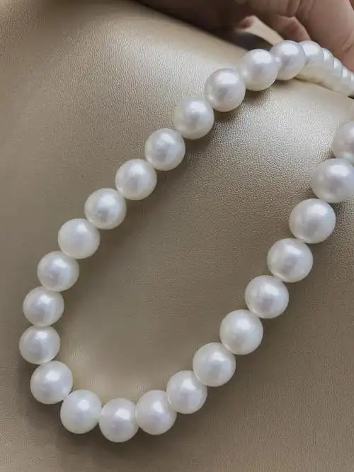 澳白珍珠项链超值放漏的一串澳白珍珠项链极微瑕生长纹皮层细腻实物