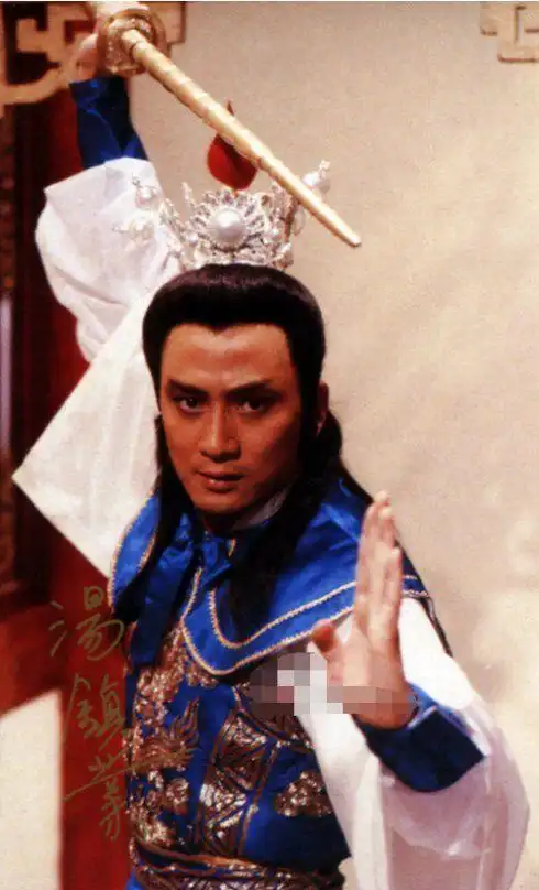 1985年香港无线拍了部《杨家将》,剧情很雷人,却是最大牌神作