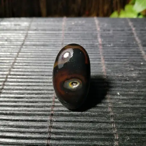 玛瑙籽料天眼 - 石馆 - 国石网