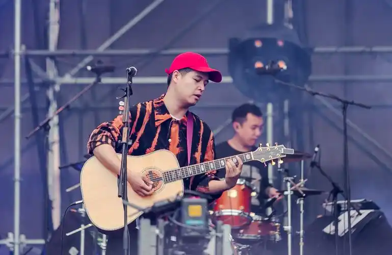 原创西安草莓音乐节马頔带你感受民谣的魅力